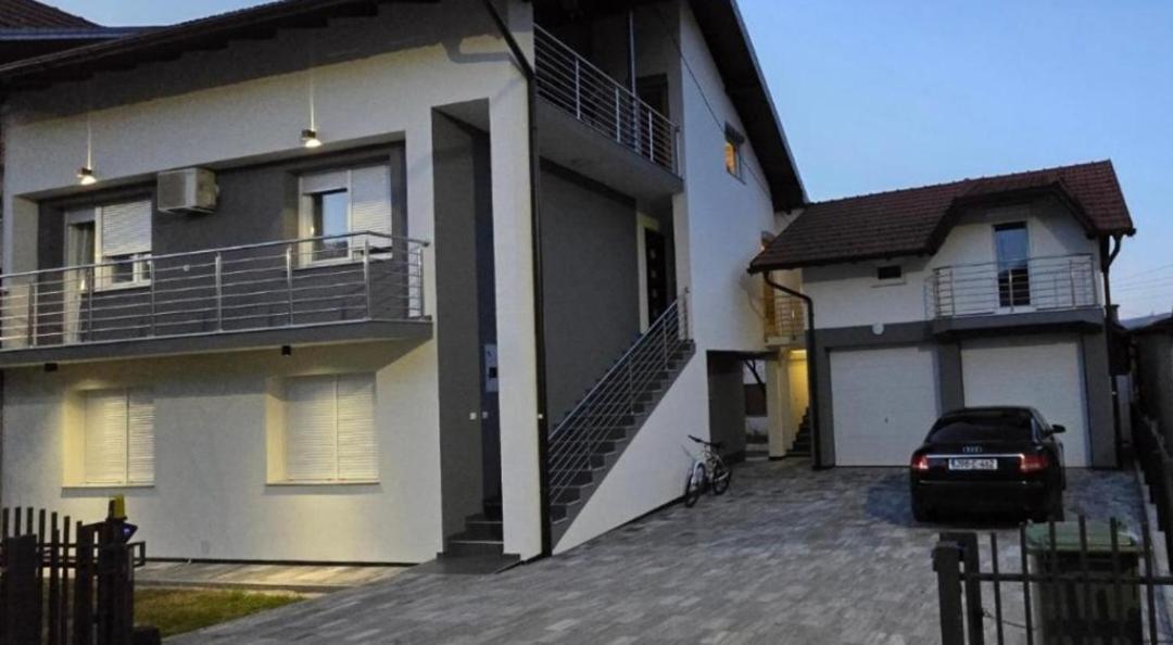 Apartman Avram Kotor Varos Bagian luar foto